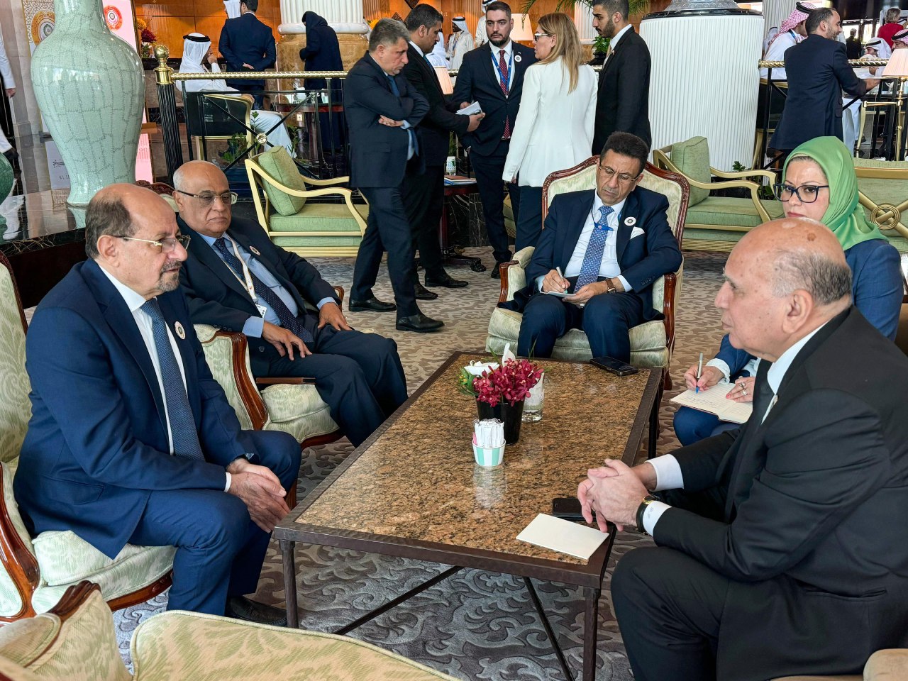الزنداني يبحث مع نائب رئيس الوزراء وزير الخارجية العراقي القضايا ذات الاهتمام المشترك